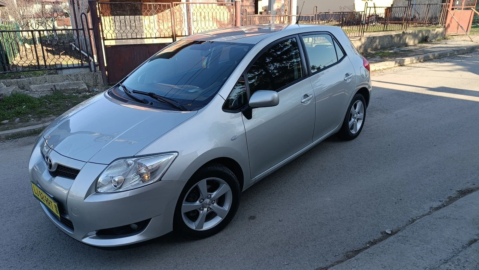 Toyota Auris 1.6-топ състояние докаран на ход - изображение 2