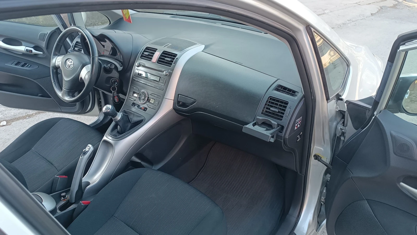 Toyota Auris 1.6-топ състояние докаран на ход, снимка 10 - Автомобили и джипове - 53760750