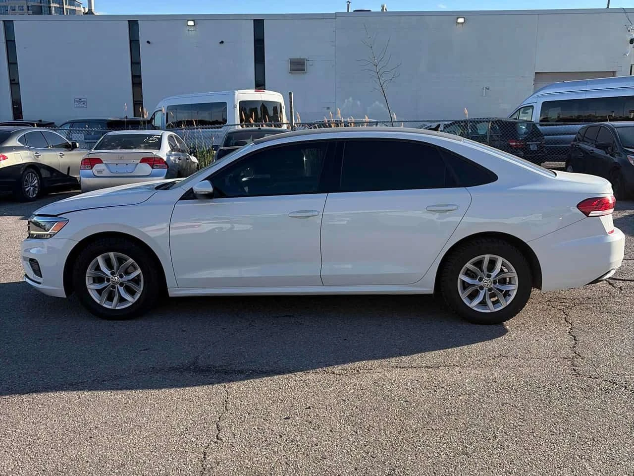 VW Passat * Comfortline * CARFAX * ОПЦИЯ ЗА ФИНАНСИРАНЕ, снимка 2 - Автомобили и джипове - 54987791