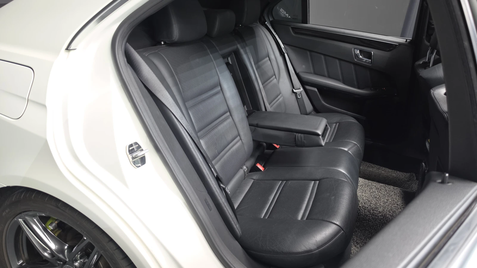 Mercedes-Benz E 63 AMG ЕЛ. БАГАЖНИК* ЛЮК* КРАЙНА ЦЕНА, снимка 11 - Автомобили и джипове - 55982610