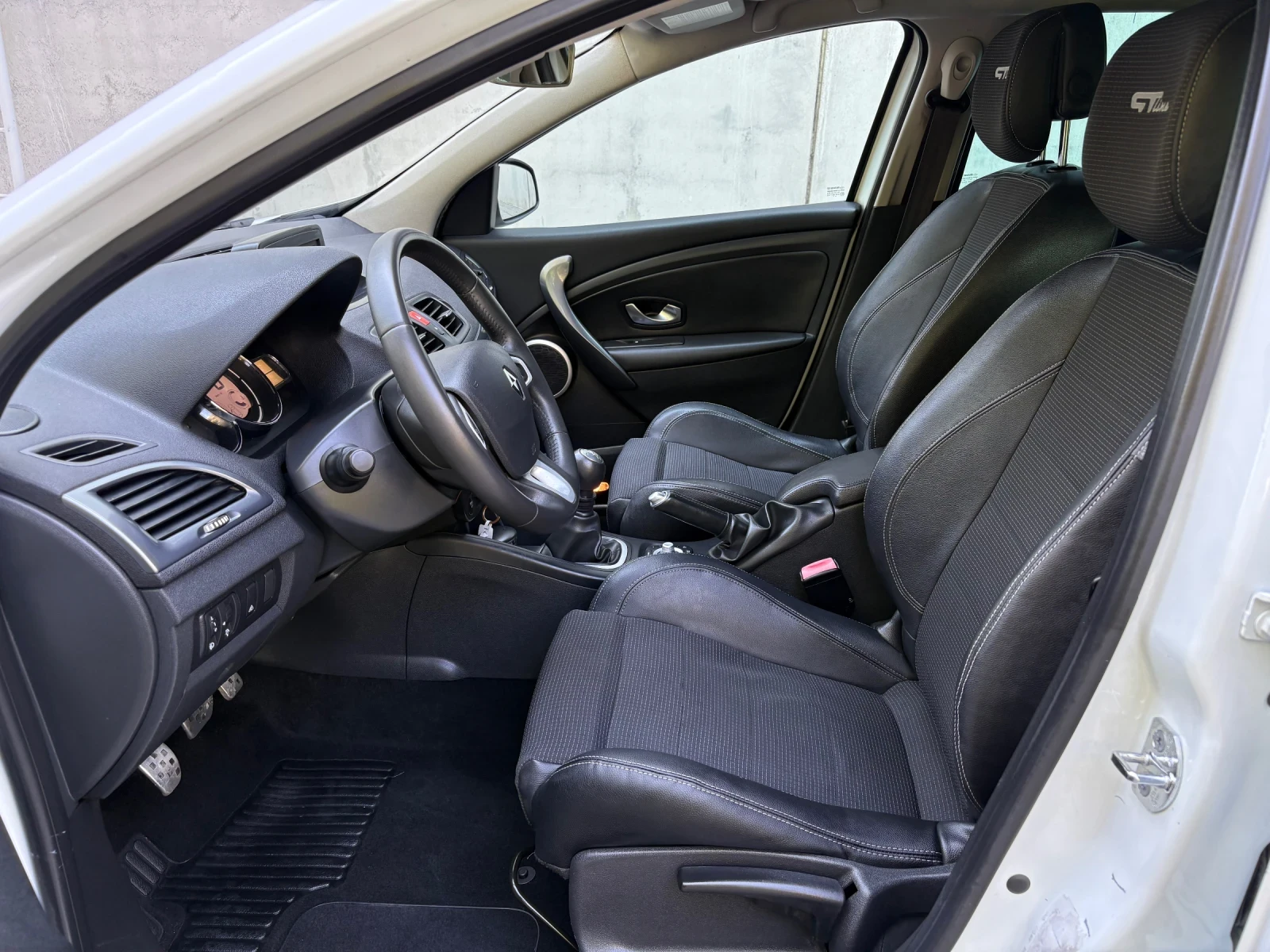 Renault Megane 1.9 DCI GT LINE 230.000 КМ, снимка 6 - Автомобили и джипове - 56152718