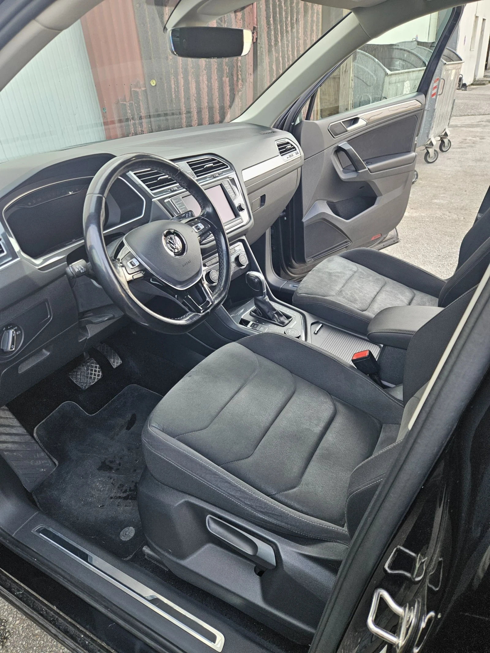 VW Tiguan 2.0 TSI, снимка 10 - Автомобили и джипове - 53798919