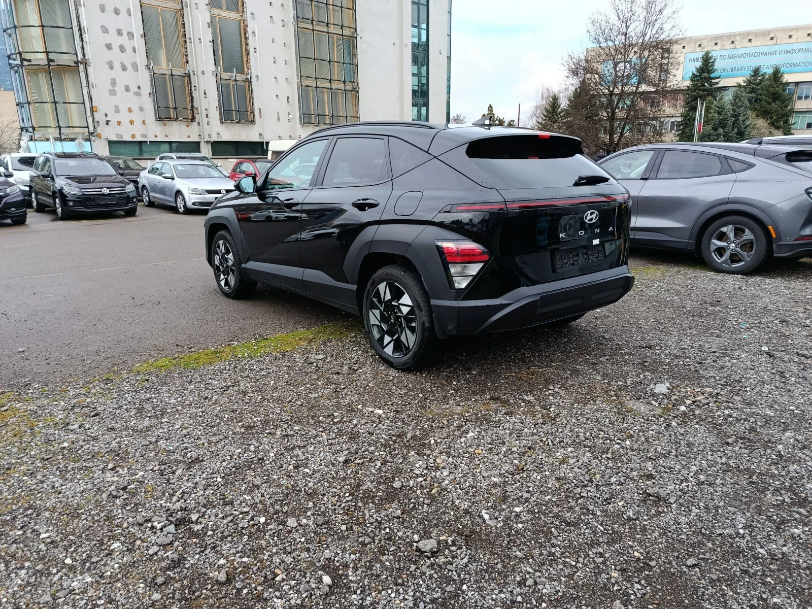 Hyundai Kona * * НАЛИЧНА ЗА ОГЛЕД* * НОВ ВНОС* * 9600КМ* * ТОП*, снимка 3 - Автомобили и джипове - 54070335