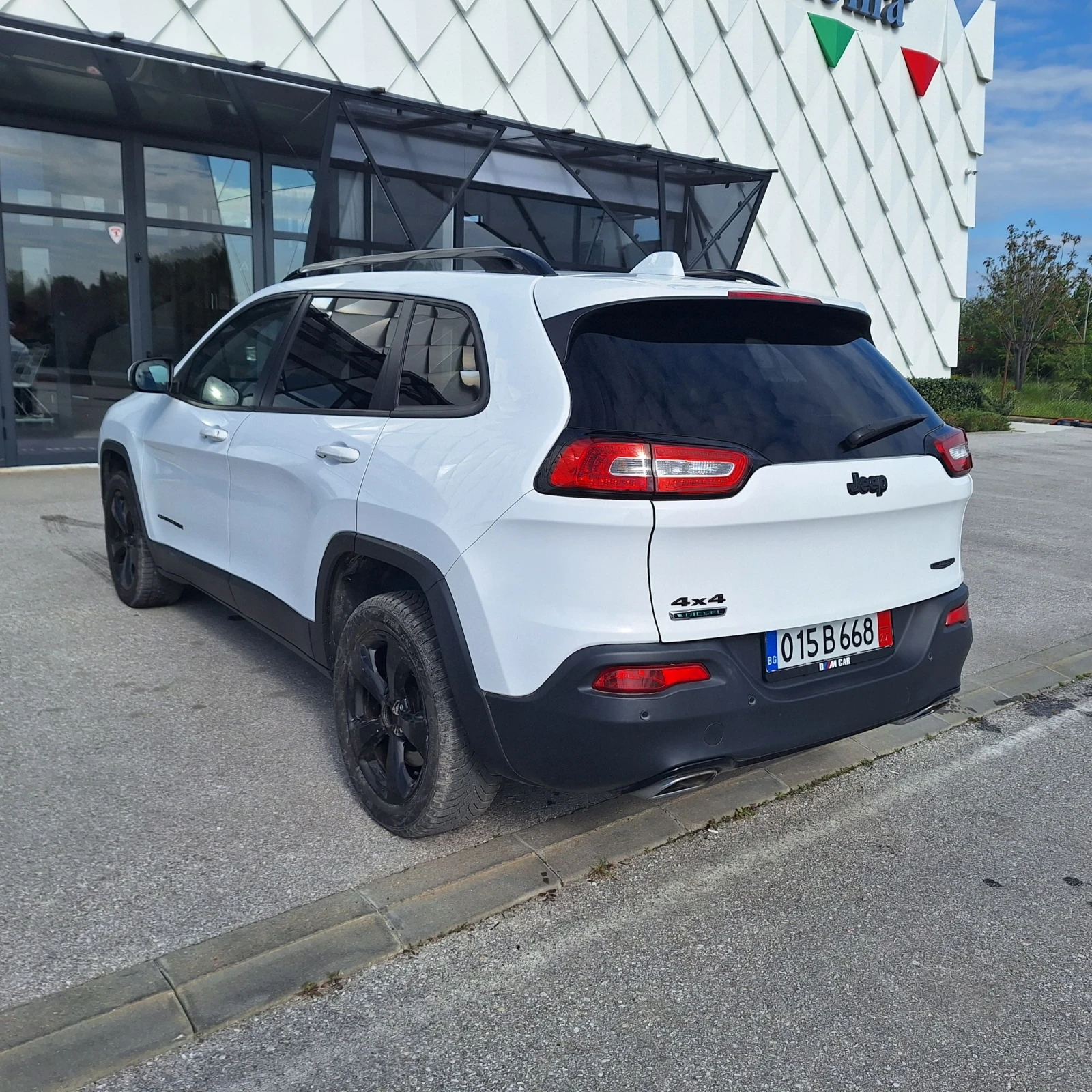 Jeep Cherokee 2.24х4, снимка 4 - Автомобили и джипове - 54412051