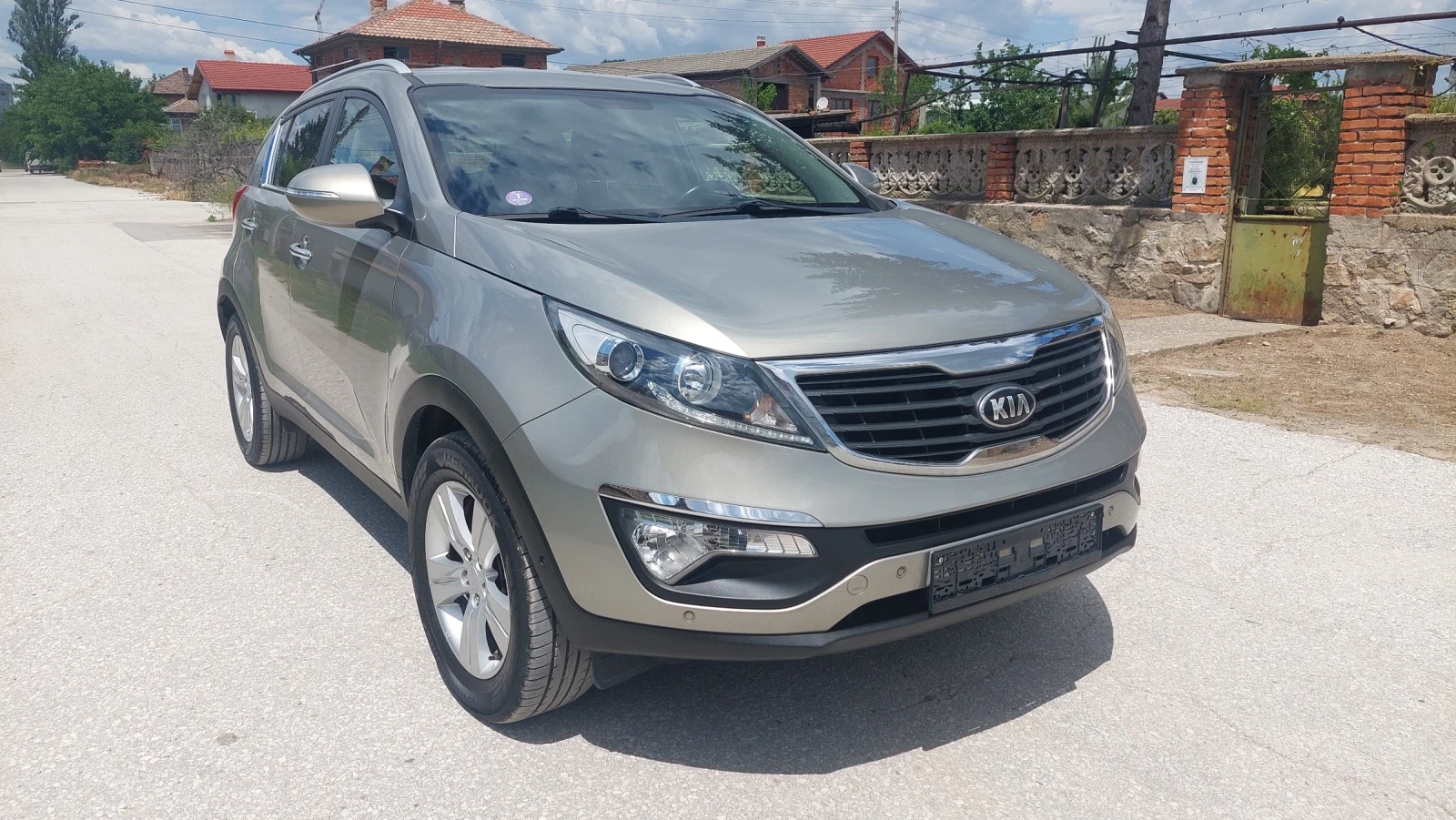 Kia Sportage 1.6i FULL EKSTRI, снимка 3 - Автомобили и джипове - 54726539