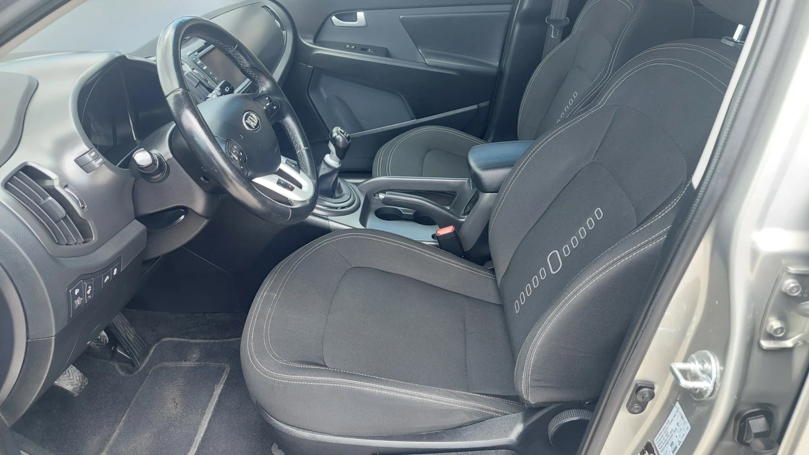 Kia Sportage 1.6i FULL EKSTRI, снимка 9 - Автомобили и джипове - 54726539