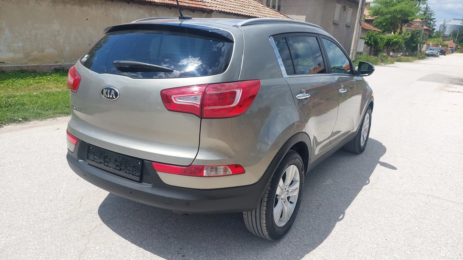 Kia Sportage 1.6i FULL EKSTRI, снимка 5 - Автомобили и джипове - 54726539