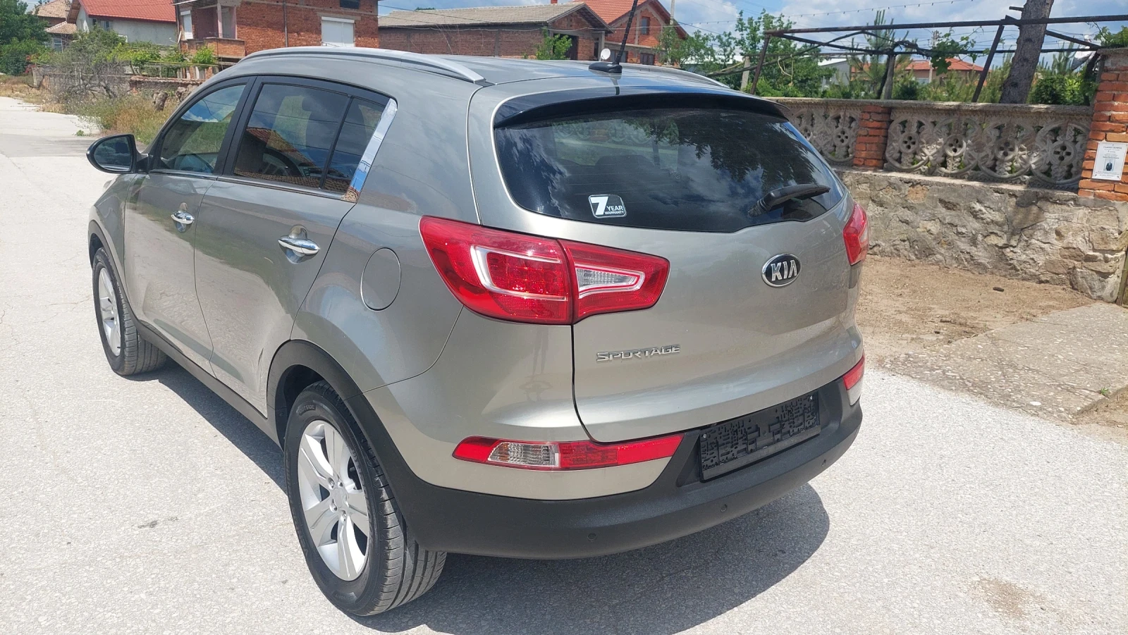 Kia Sportage 1.6i FULL EKSTRI, снимка 7 - Автомобили и джипове - 54726539