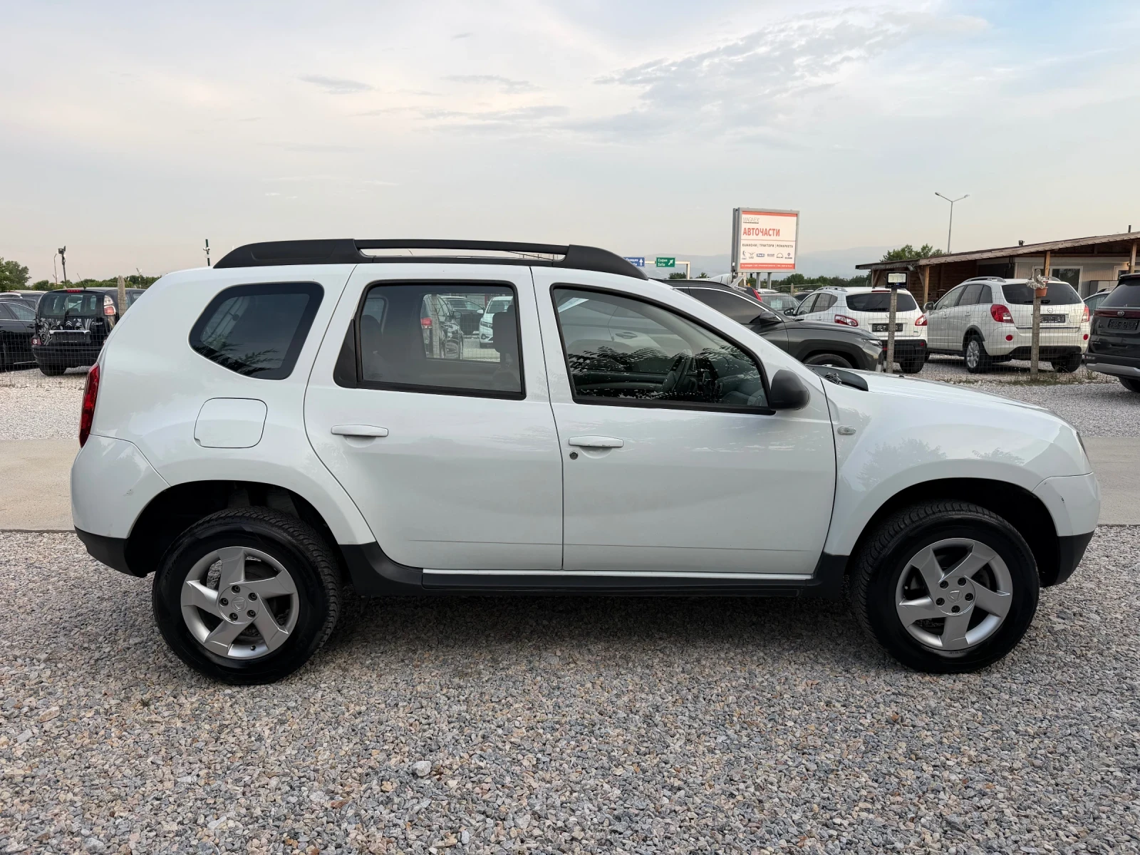 Dacia Duster 1.5dci 110kc. Отлично състояние, снимка 6 - Автомобили и джипове - 54874707