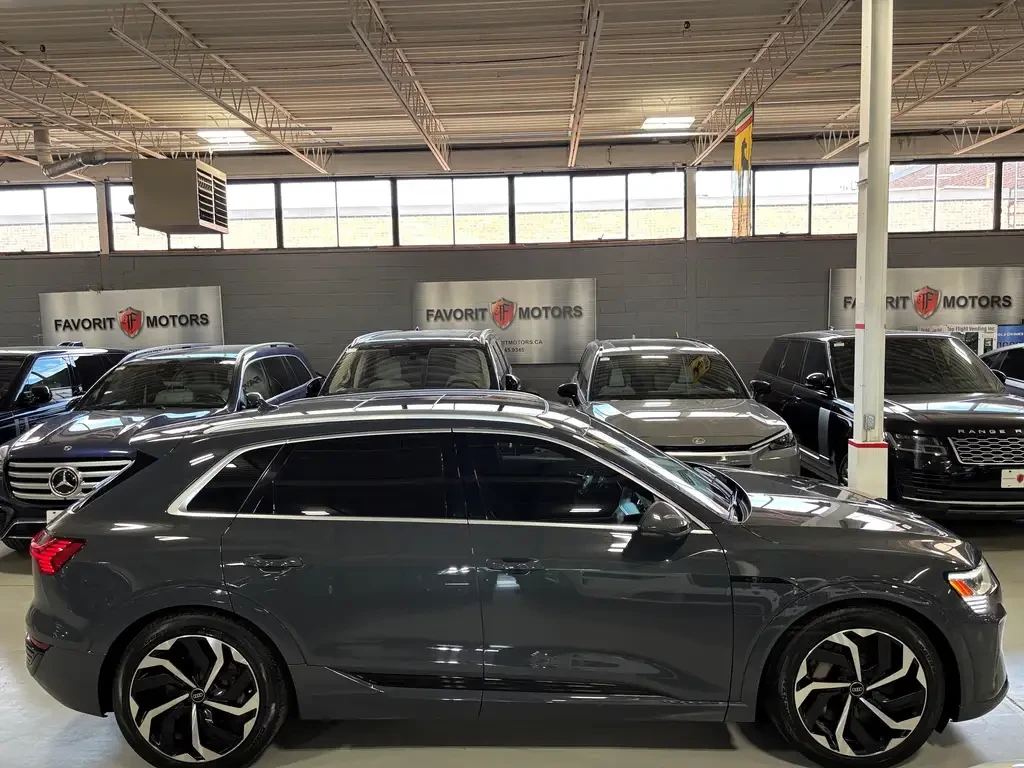 Audi Q8 E-TRON* 55* BANG* OLUFSEN* ОБДУХВАНЕ* , снимка 3 - Автомобили и джипове - 56210877
