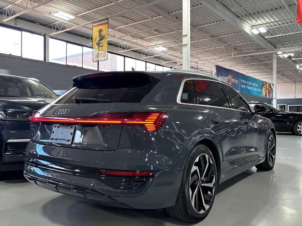 Audi Q8 E-TRON* 55* BANG* OLUFSEN* ОБДУХВАНЕ* , снимка 2 - Автомобили и джипове - 56210877