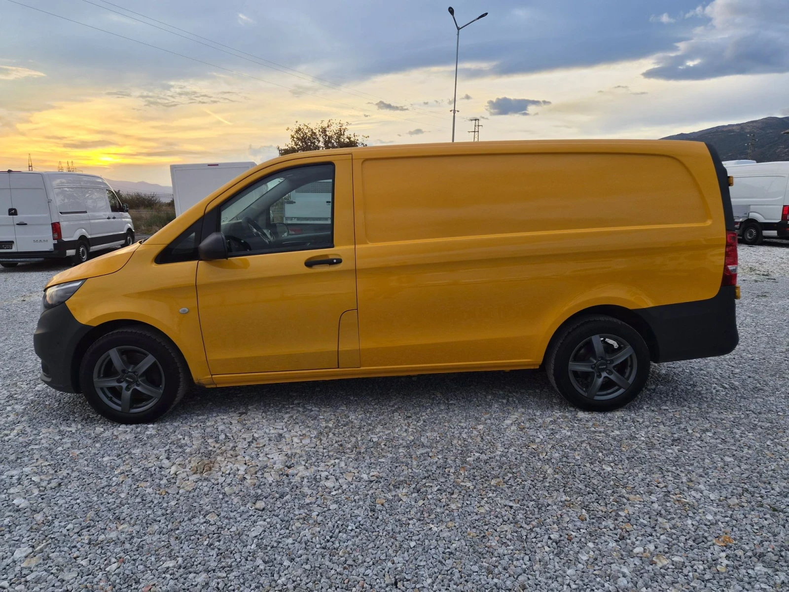 Mercedes-Benz Vito 119 CDI* Автоматик* Климатик* Нави* Подгрев, снимка 2 - Бусове и автобуси - 56168300