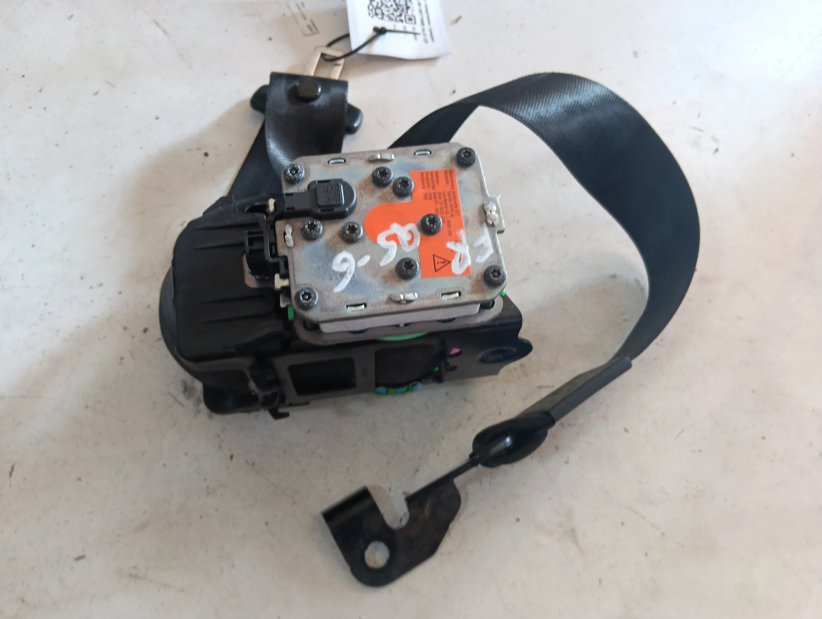 колан предпазен преден десен 8R1857706B Audi Q5