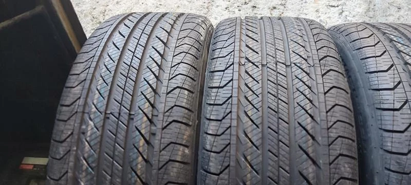 Гуми Всесезонни 235/45R19, снимка 3 - Гуми и джанти - 33540387