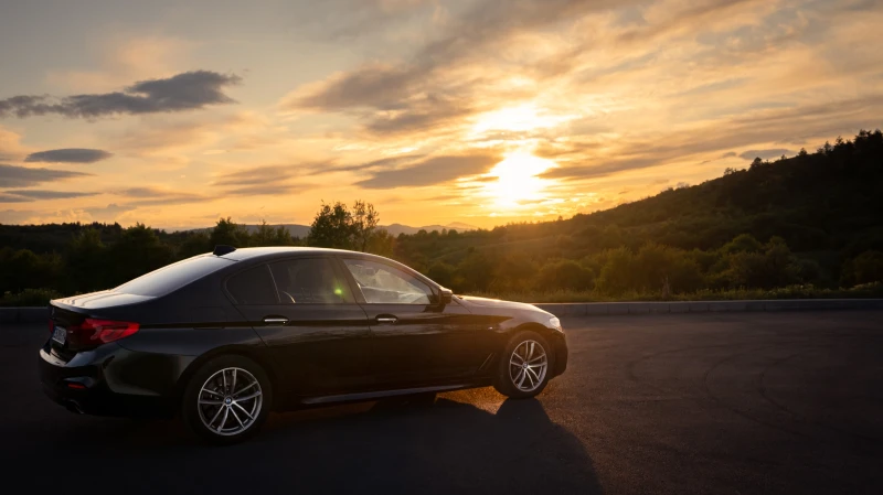 BMW 530 d xDrive M-Pack СМЕНЕНА ВЕРИГА ПЪРВИ СОБСТВЕНИК!!!, снимка 6 - Автомобили и джипове - 47109474