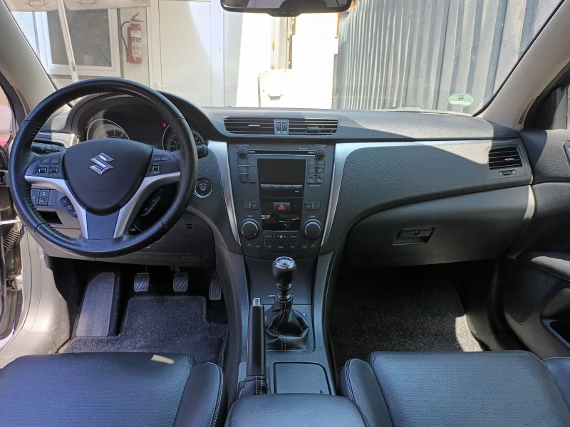 Suzuki Kizashi 2.4 GL 2WD / Japan, снимка 13 - Автомобили и джипове - 47930244