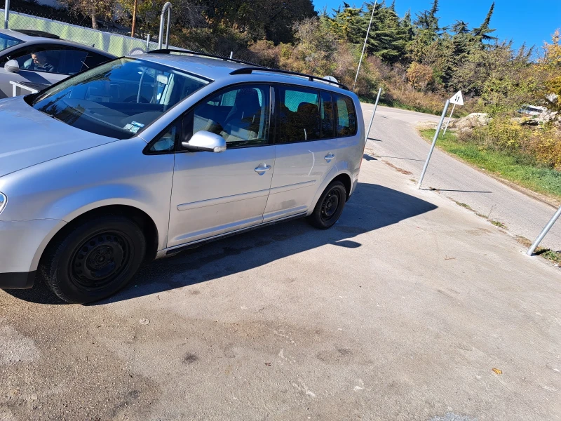 VW Touran, снимка 6 - Автомобили и джипове - 48435862