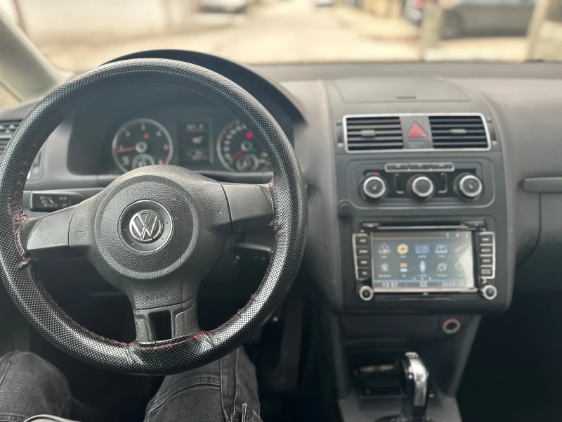 VW Touran 1.6 Автомат, Кожа, снимка 7 - Автомобили и джипове - 52186557
