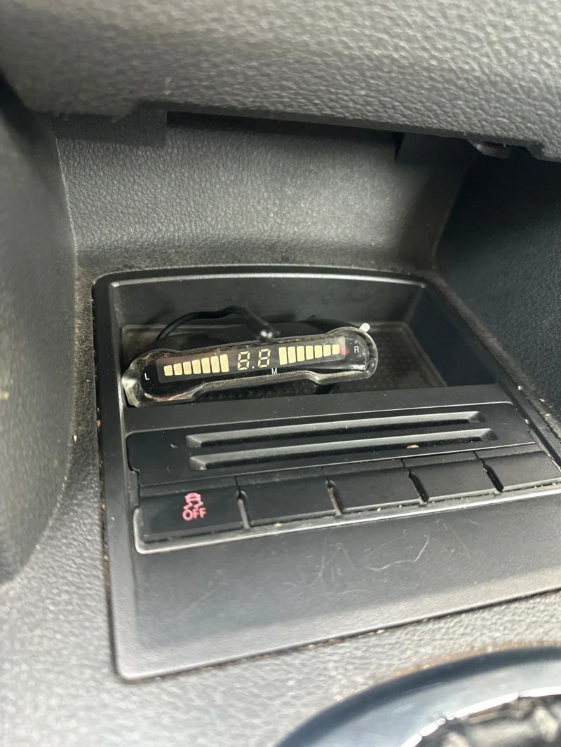 VW Touran 1.6 Автомат, Кожа, снимка 9 - Автомобили и джипове - 52186557