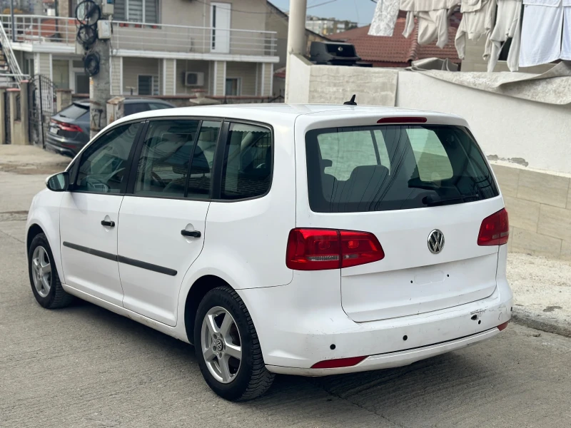 VW Touran 1.6 Автомат, Кожа, снимка 4 - Автомобили и джипове - 52186557