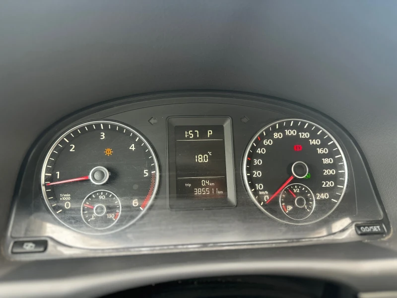 VW Touran 1.6 Автомат, Кожа, снимка 8 - Автомобили и джипове - 52186557