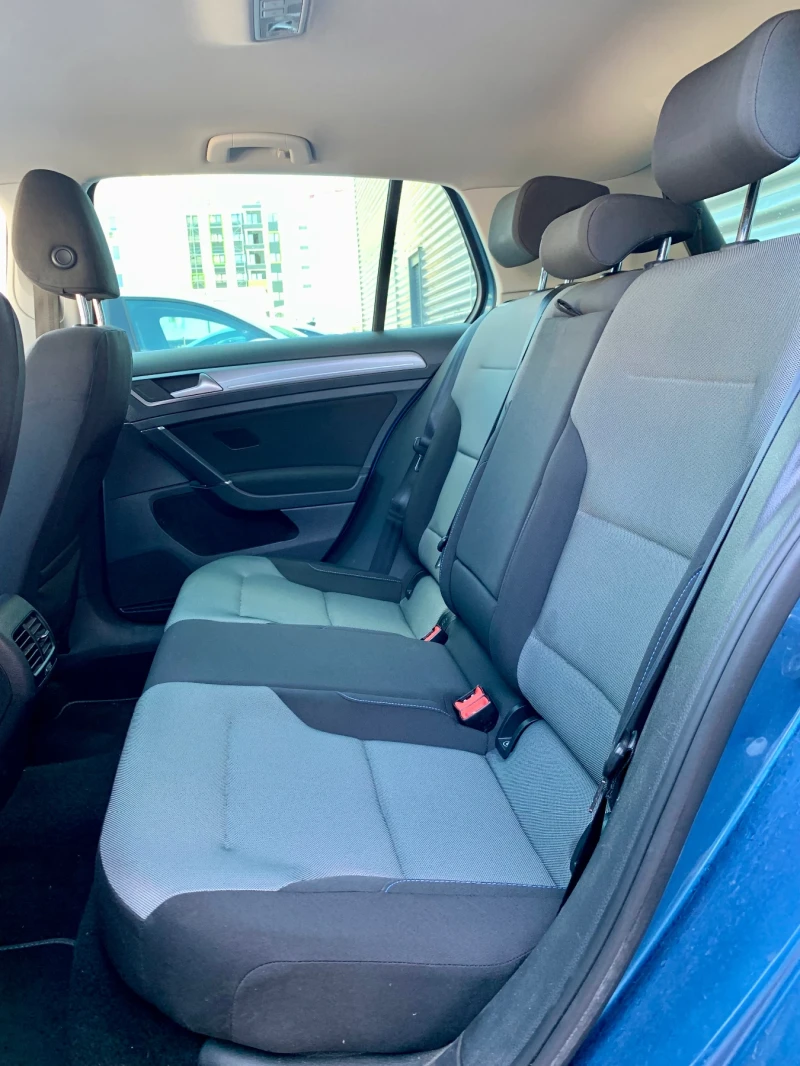 VW Golf Electric , снимка 9 - Автомобили и джипове - 52943019