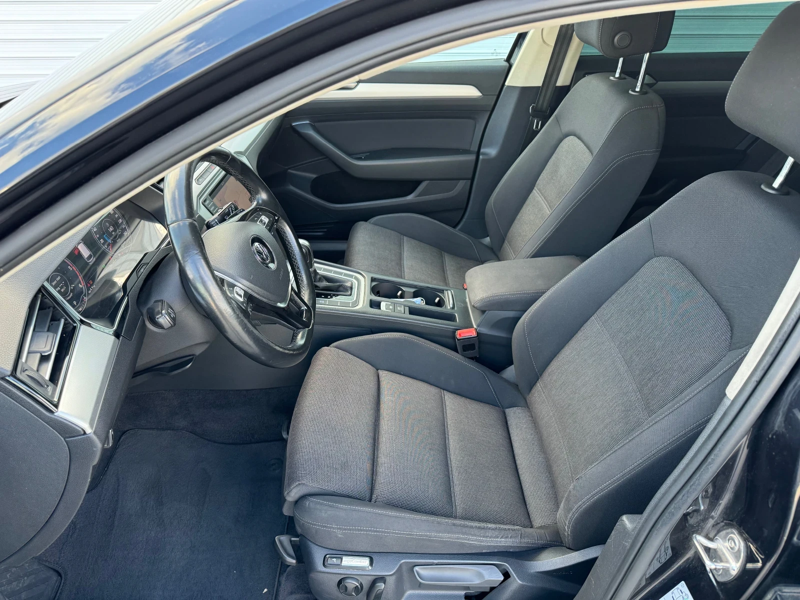 VW Passat 2.0d/150hp/Дигитал/Масаж/Navi/Панорама  | Mobile.bg — изображение 11