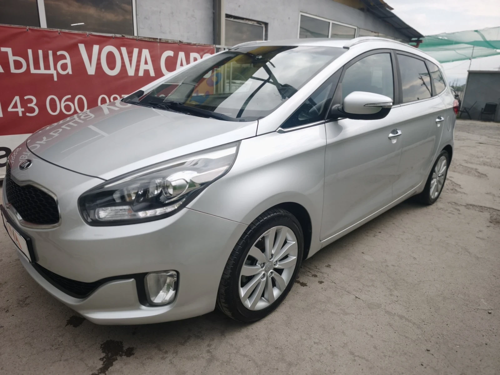 Kia Carens 1.7crdi-116к.с Евро-6 Лизинг 7места Нави Камера  | Mobile.bg — изображение 1