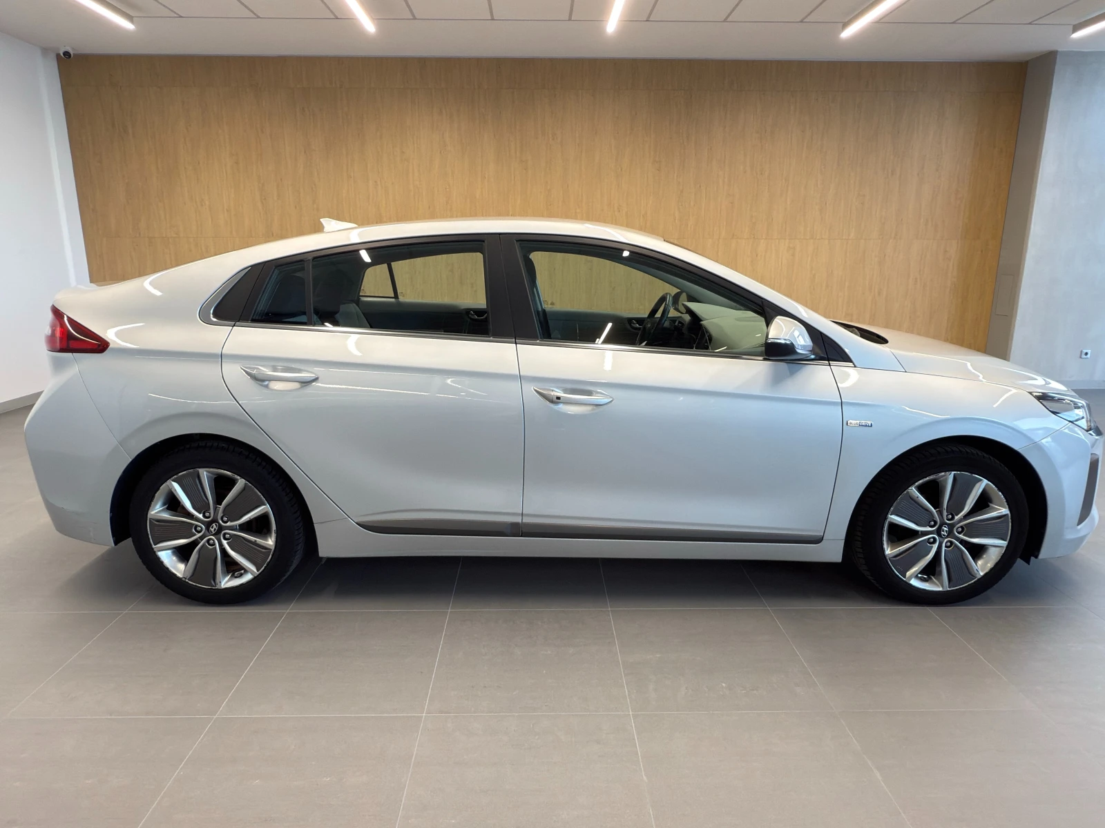 Hyundai Ioniq EXCLUSIVE Hybrid - изображение 6
