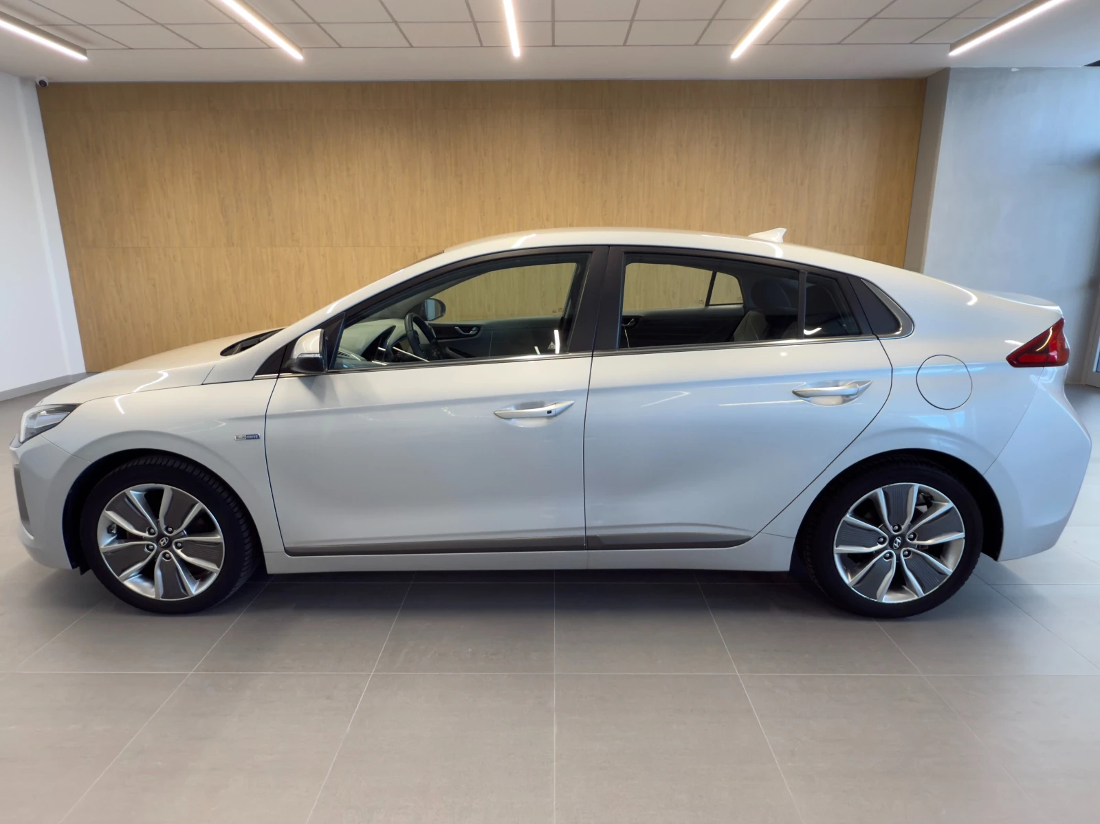 Hyundai Ioniq EXCLUSIVE Hybrid - изображение 2