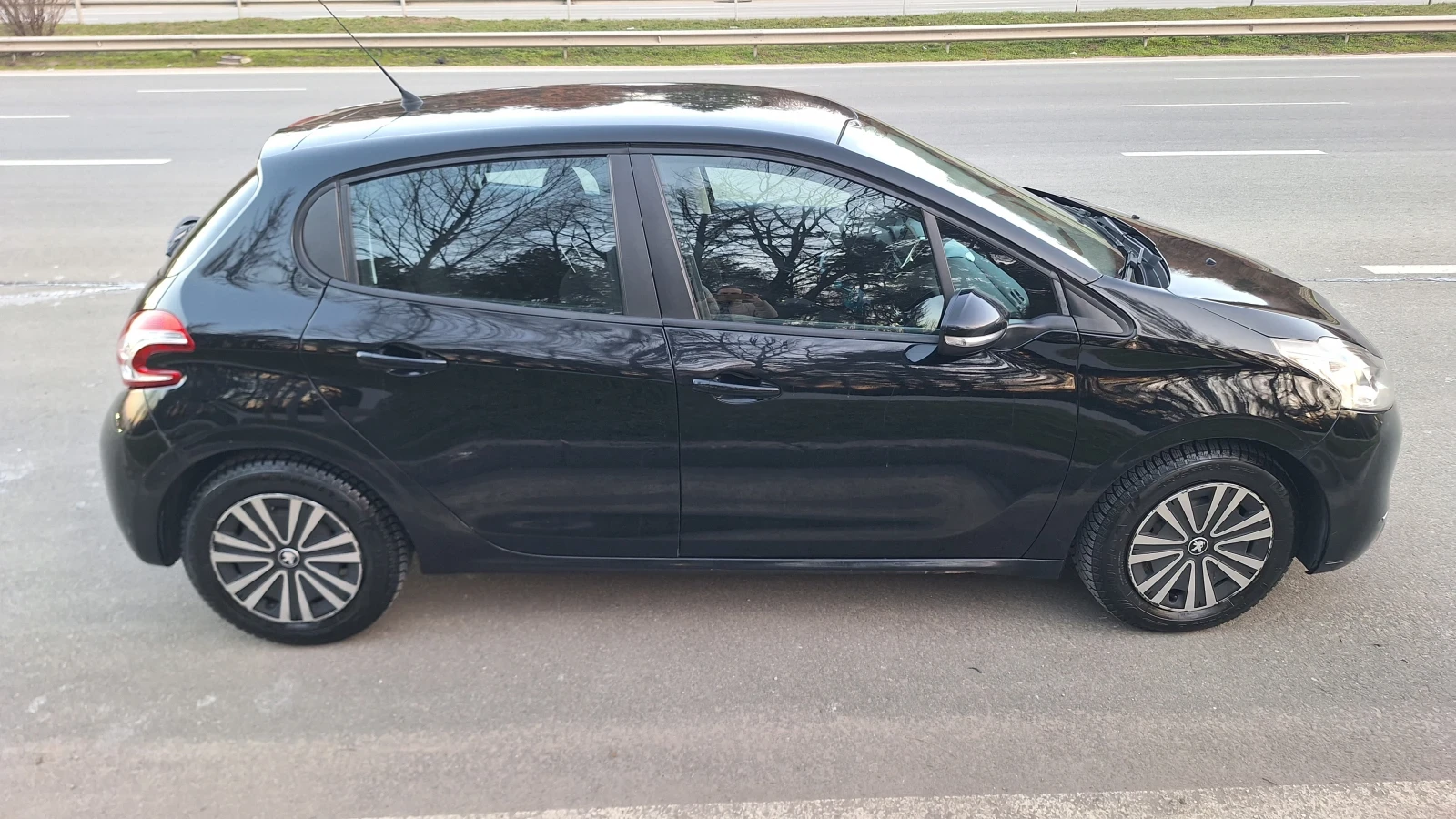 Peugeot 208 1.4 хди, снимка 13 - Автомобили и джипове - 53906624