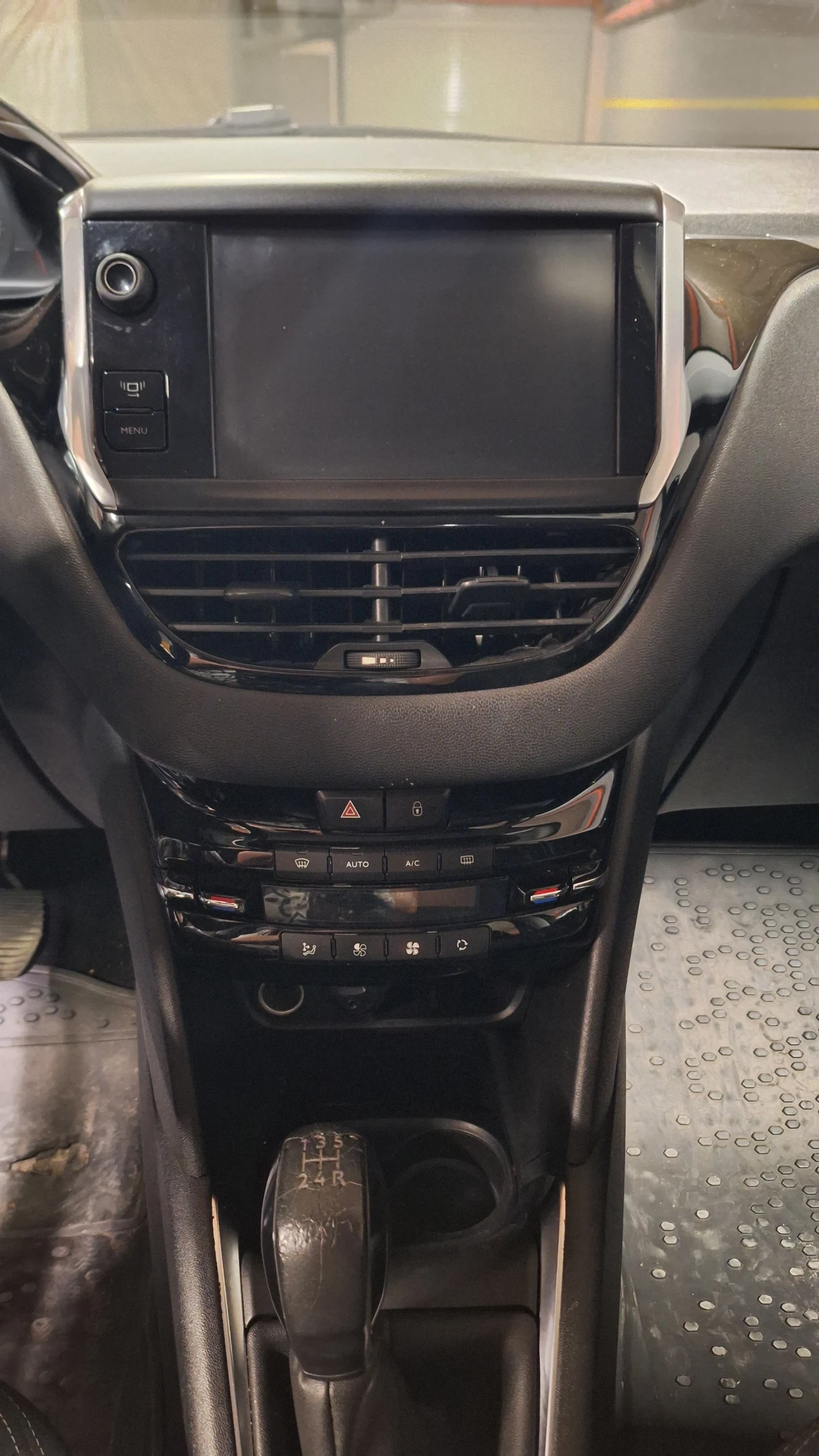 Peugeot 208 1.4 хди, снимка 7 - Автомобили и джипове - 53906624