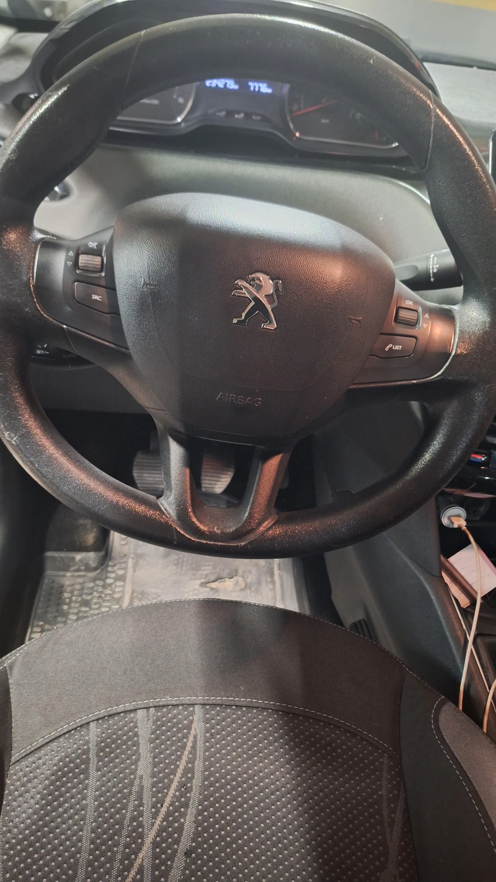Peugeot 208 1.4 хди, снимка 6 - Автомобили и джипове - 53906624