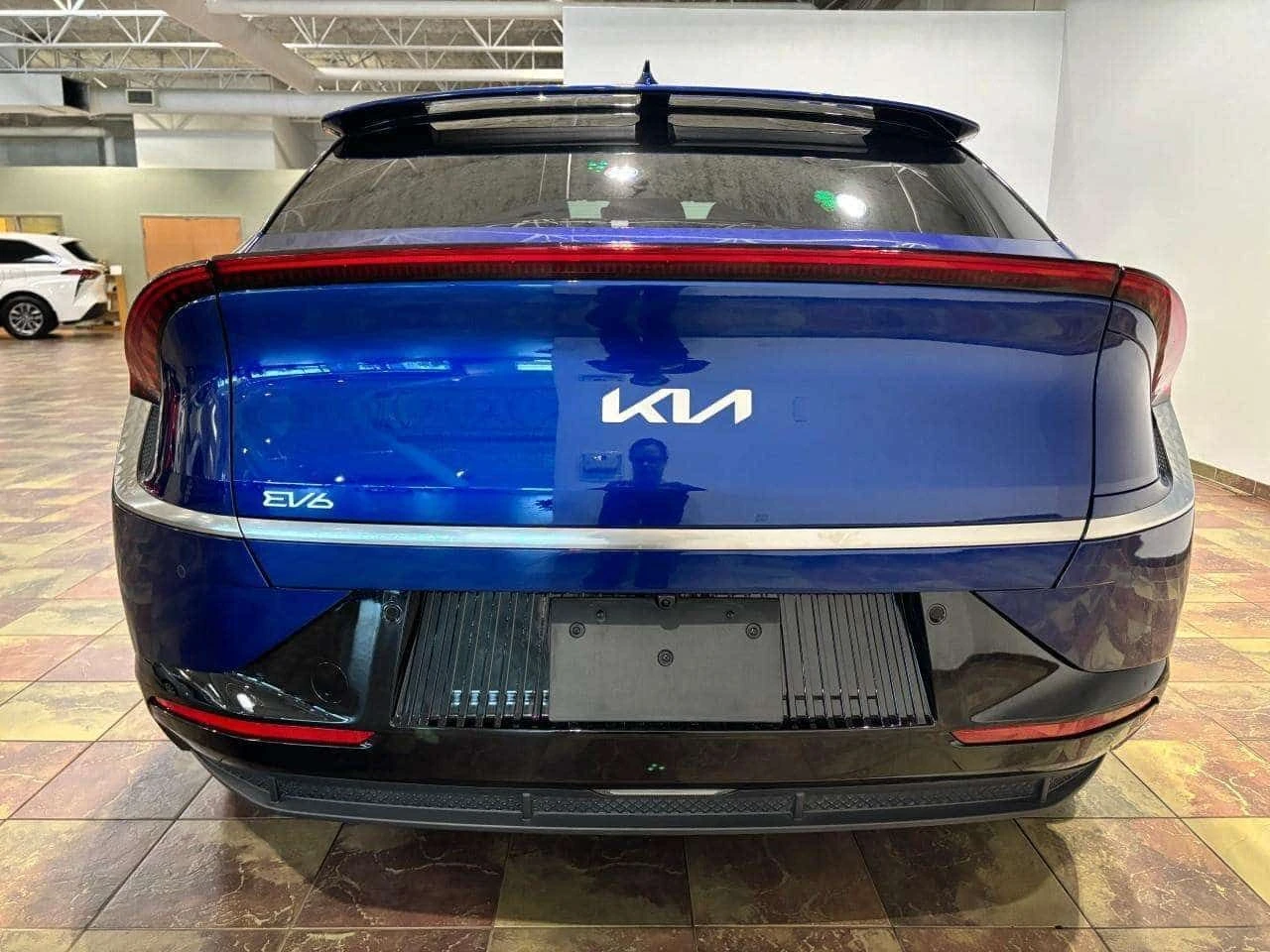 Kia EV6 Light, Wind, GT Line  CARFAX, снимка 8 - Автомобили и джипове - 54379792