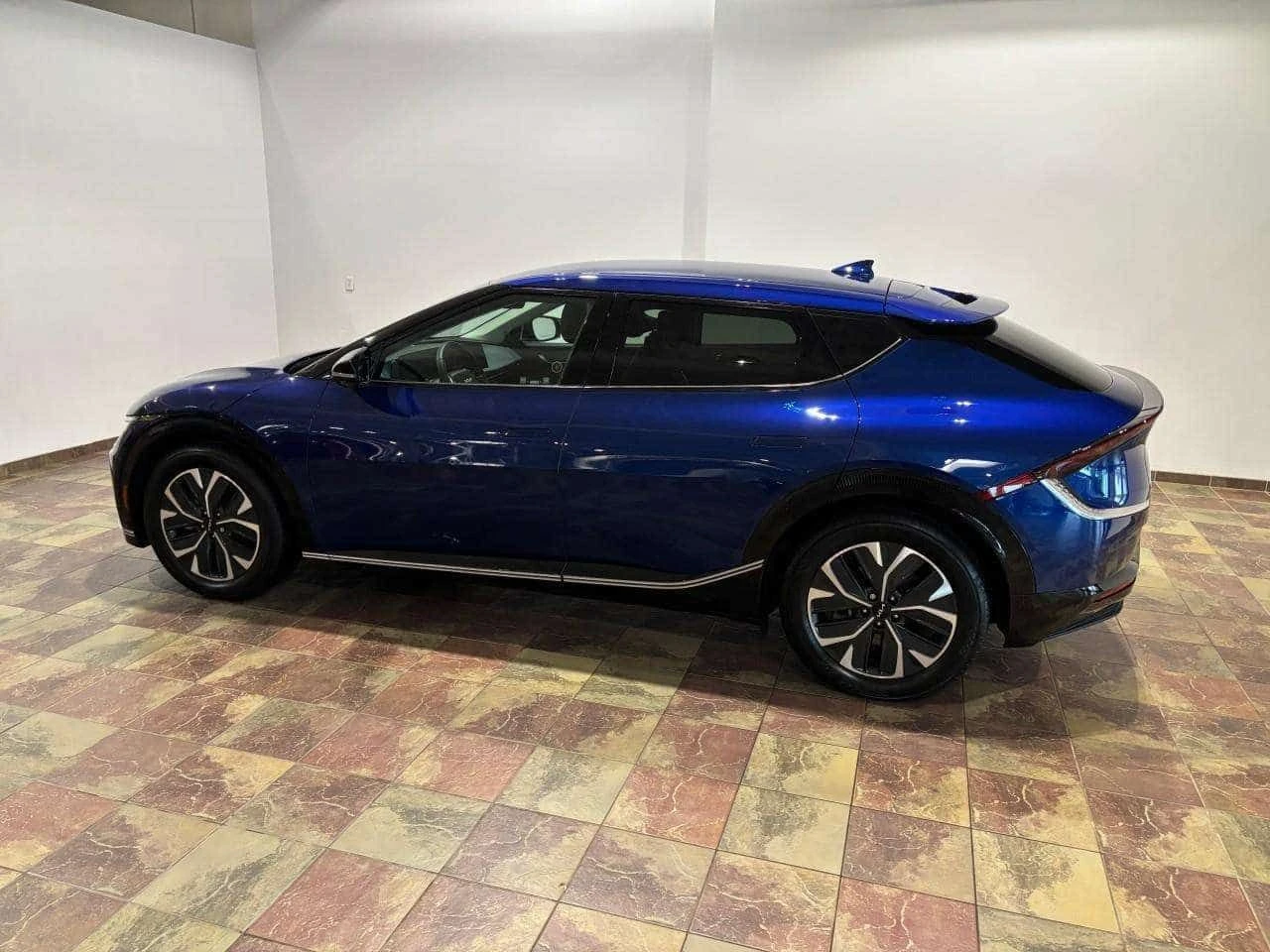 Kia EV6 Light, Wind, GT Line  CARFAX, снимка 5 - Автомобили и джипове - 54379792