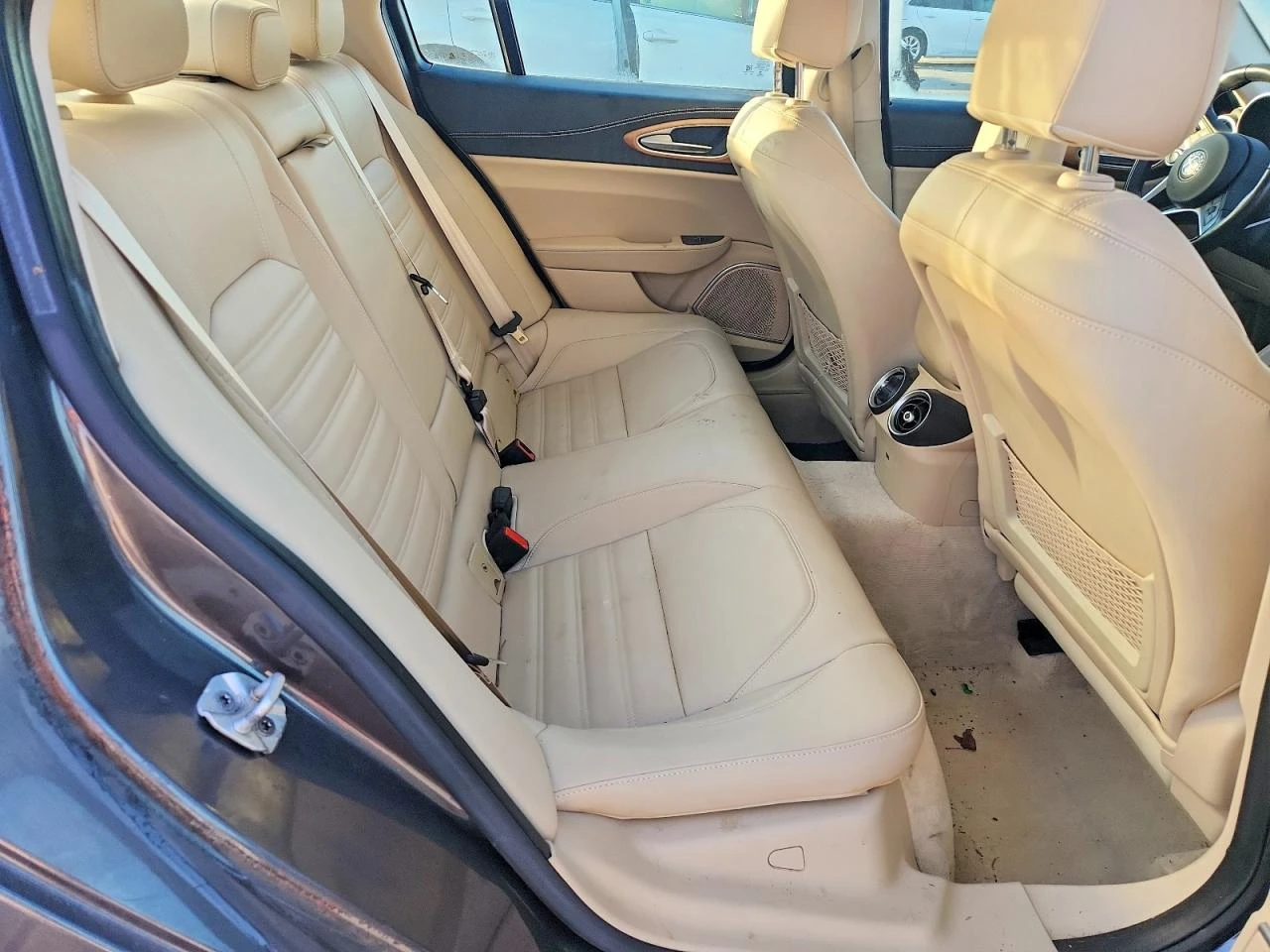 Alfa Romeo Giulia 2.0l Ti, снимка 10 - Автомобили и джипове - 54384857