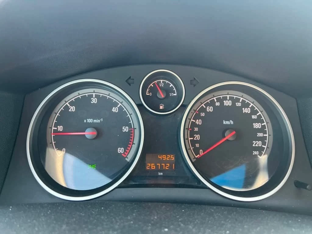 Opel Astra 1.6 CDTI COSMO, снимка 8 - Автомобили и джипове - 55729178