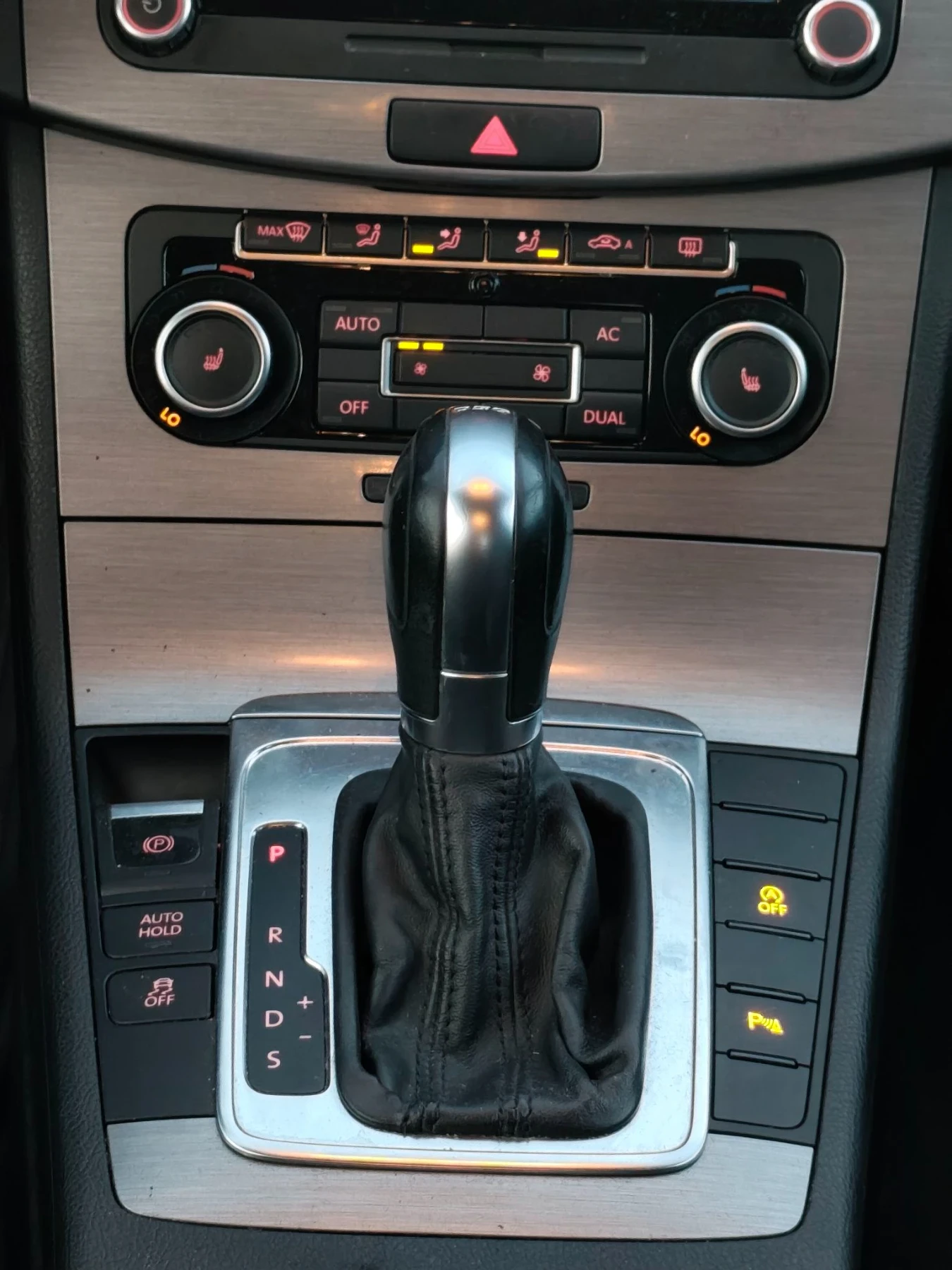 VW Passat 2.0TDI, снимка 12 - Автомобили и джипове - 55876929