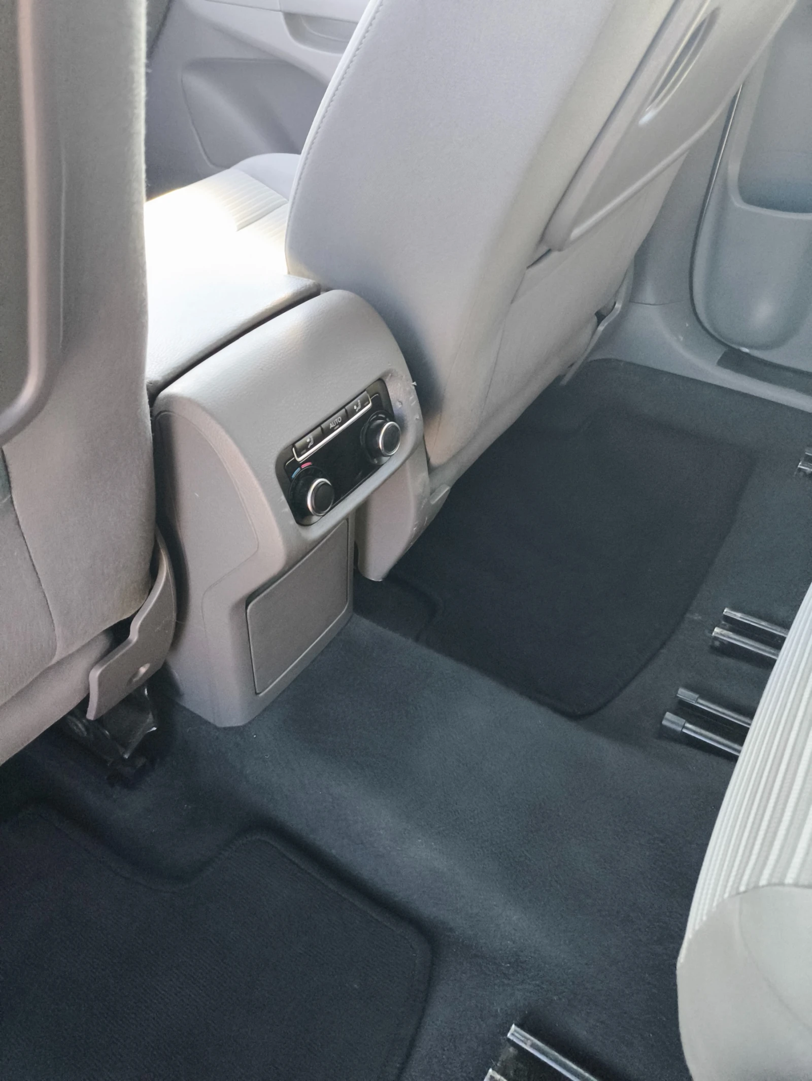 Seat Alhambra 2.0 TDI, снимка 7 - Автомобили и джипове - 56070452