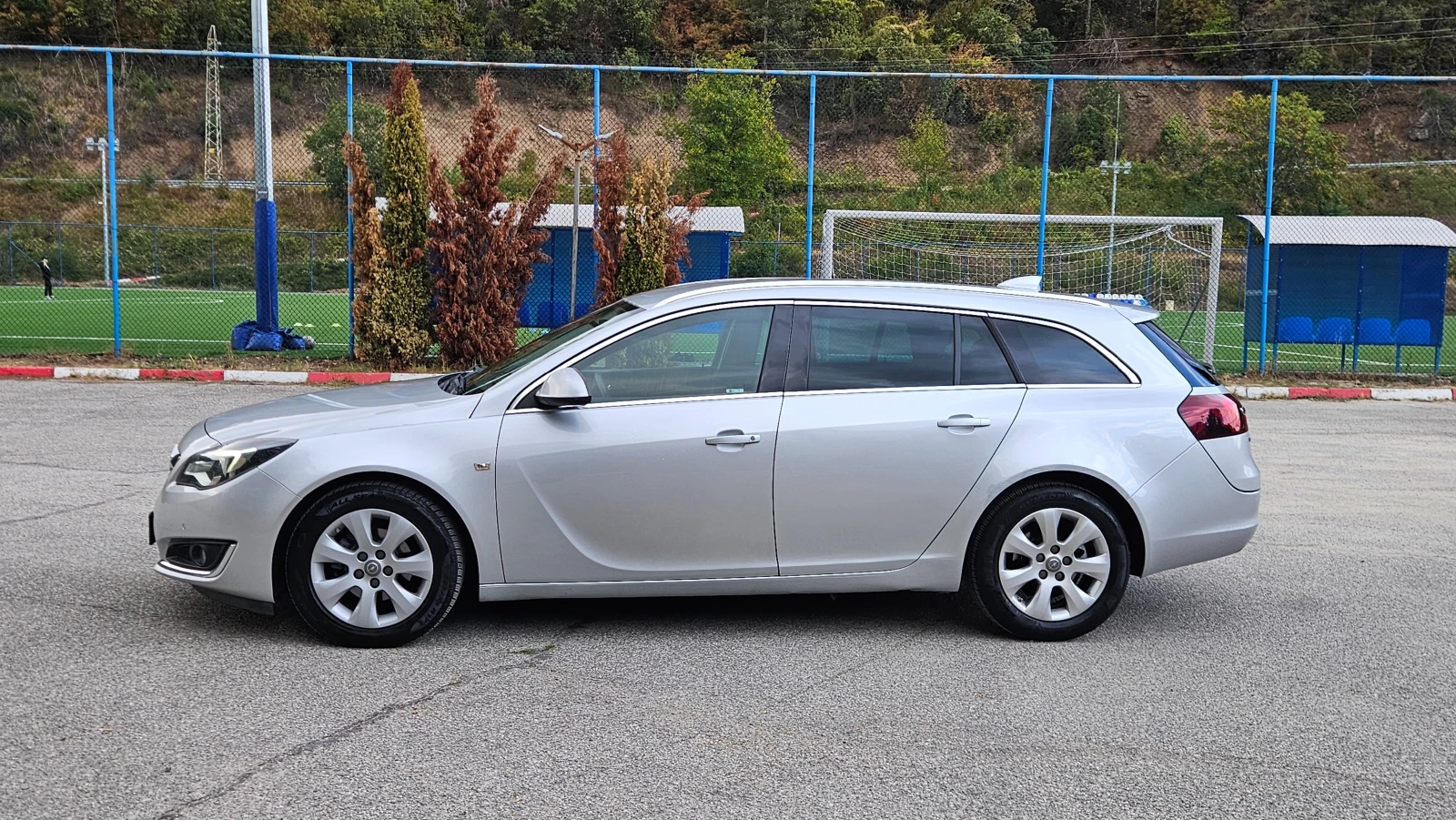 Opel Insignia 1.6 CDTI NAVIG/KLIMATTONIK/6skorosti/FACELIFT, снимка 3 - Автомобили и джипове - 56241649