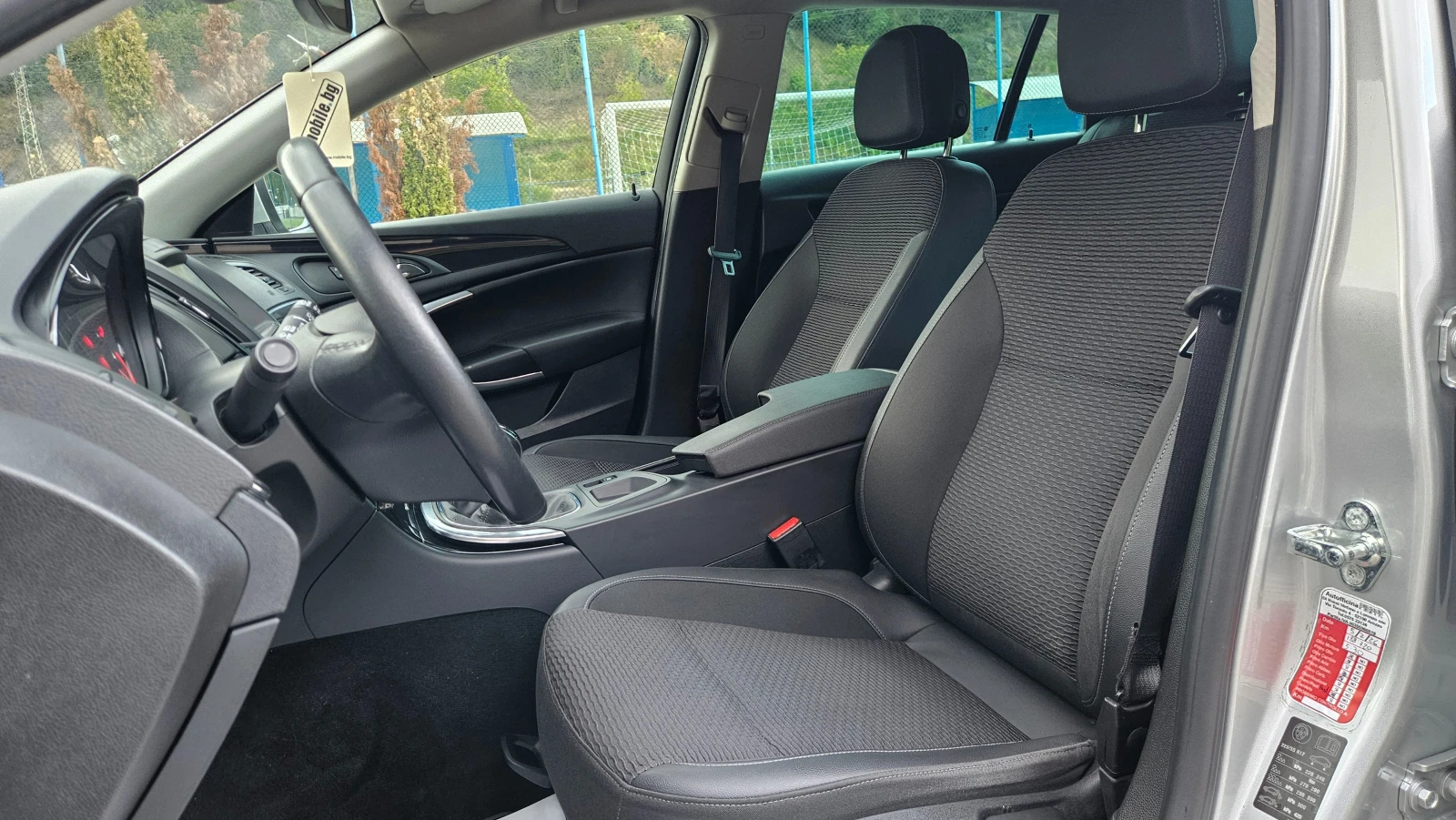 Opel Insignia 1.6 CDTI NAVIG/KLIMATTONIK/6skorosti/FACELIFT, снимка 11 - Автомобили и джипове - 56241649