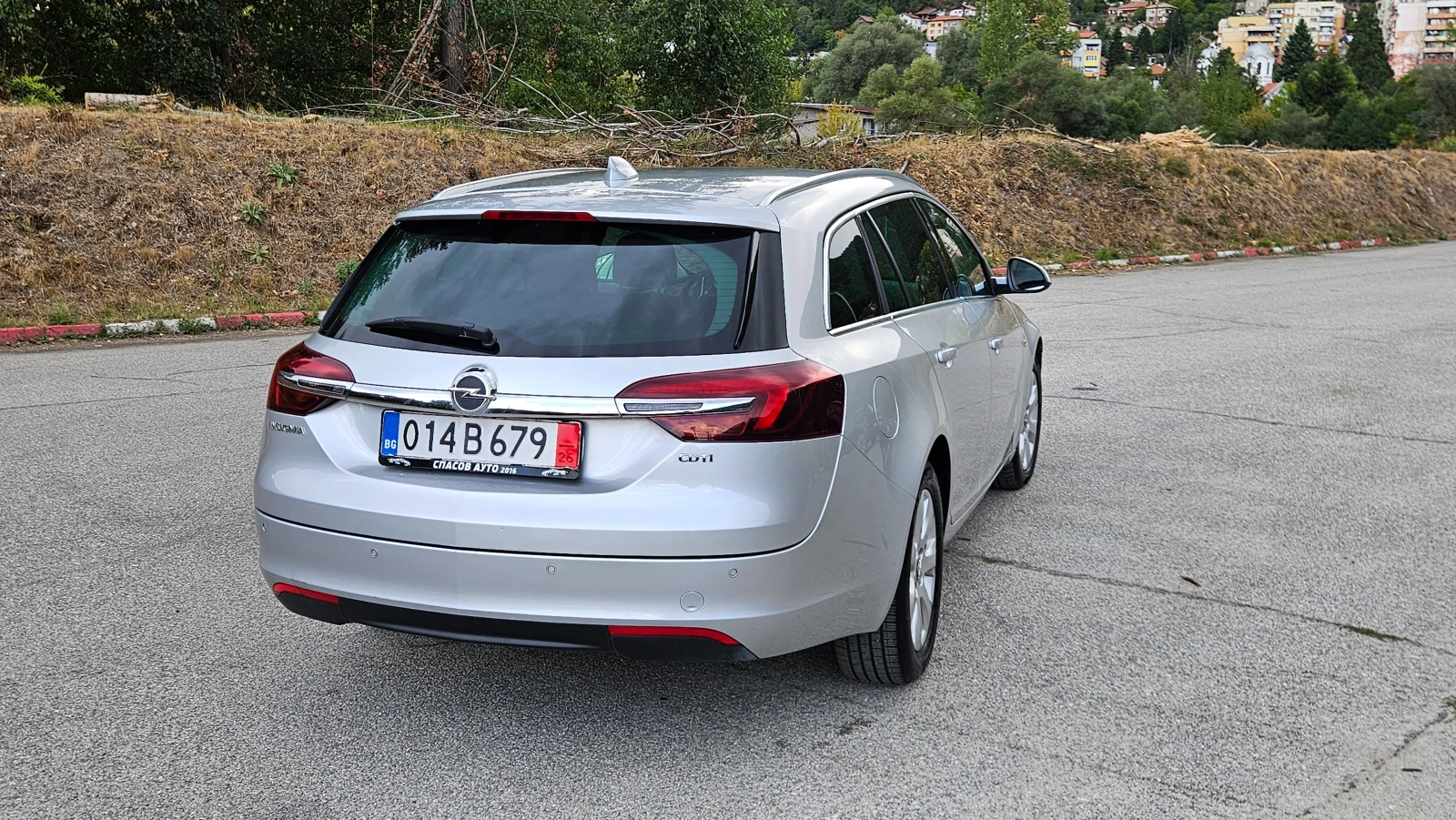 Opel Insignia 1.6 CDTI NAVIG/KLIMATTONIK/6skorosti/FACELIFT, снимка 6 - Автомобили и джипове - 56241649