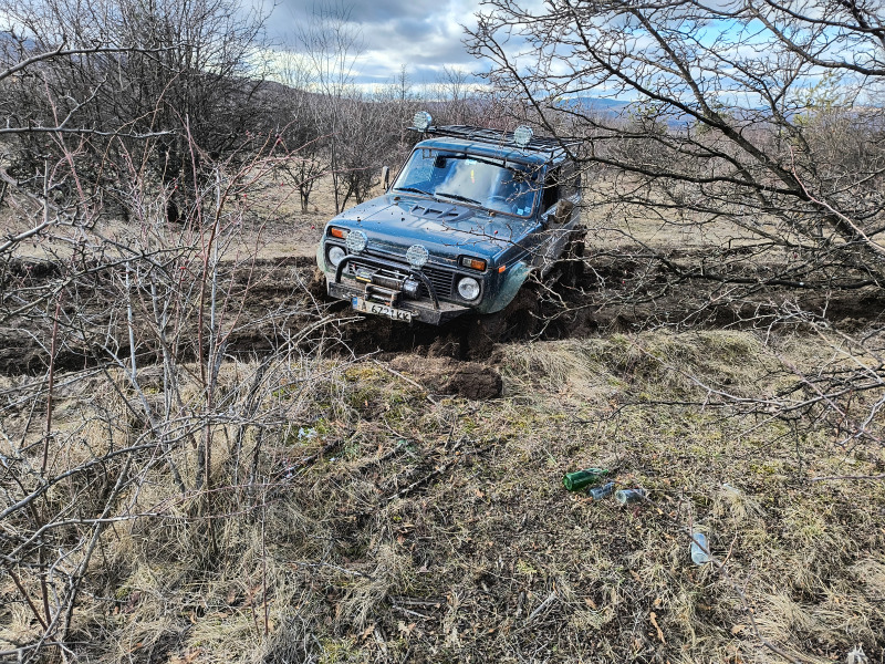 Lada Niva 1.7i, снимка 4 - Автомобили и джипове - 46151698