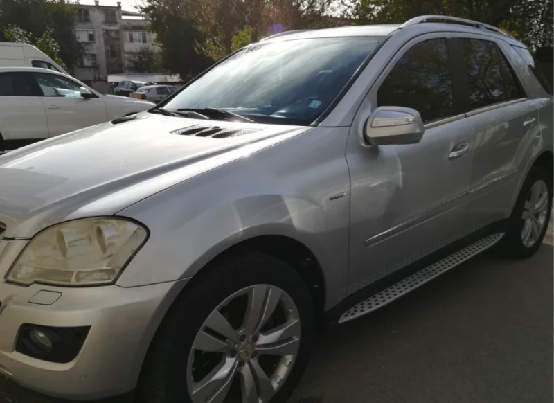 Mercedes-Benz ML 350 Sport Bluetec 7 G tronic, снимка 2 - Автомобили и джипове - 47132883