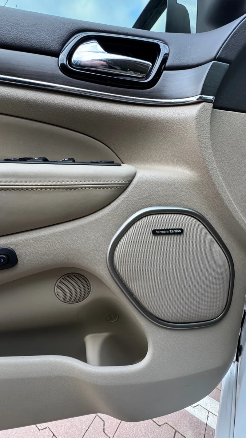 Jeep Grand cherokee Overland 5.7, снимка 11 - Автомобили и джипове - 52881253