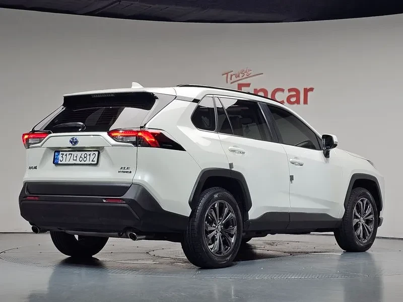 Toyota Rav4 5Th Generation 2.5 2Wd Hybrid, снимка 2 - Автомобили и джипове - 56289469