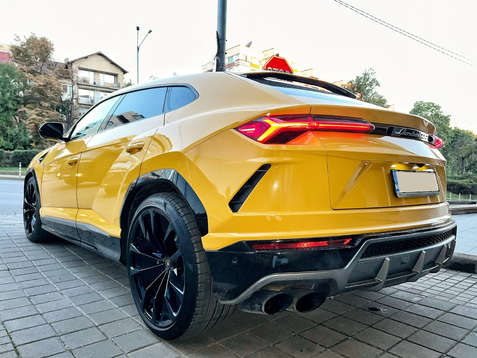 Lamborghini Urus НАЛИЧЕН/ 16х км/CARBON/Akrapovic/PANO/HeadUp/360  - изображение 8