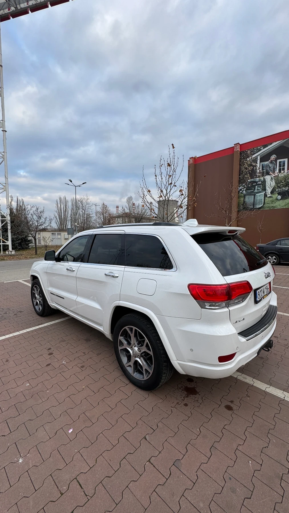 Jeep Grand cherokee Overland 5.7 - изображение 5