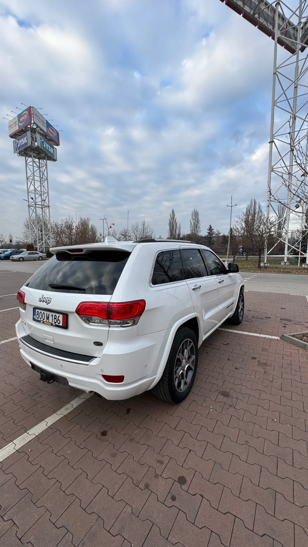 Jeep Grand cherokee Overland 5.7 - изображение 4