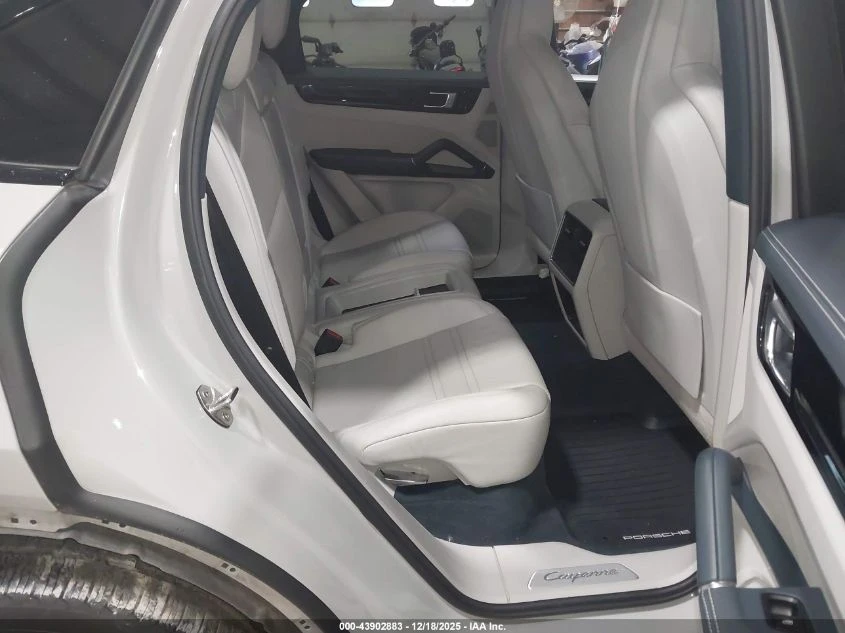 Porsche Cayenne Coupe AWD - изображение 8